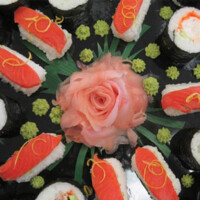 Fine Kettle sushi tray with ginger rose